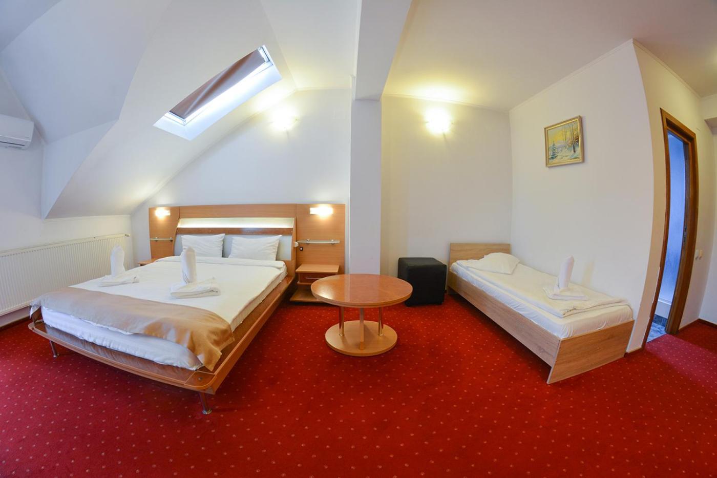 Pensiune Valentina Hotel Ramnicu Valcea Ngoại thất bức ảnh