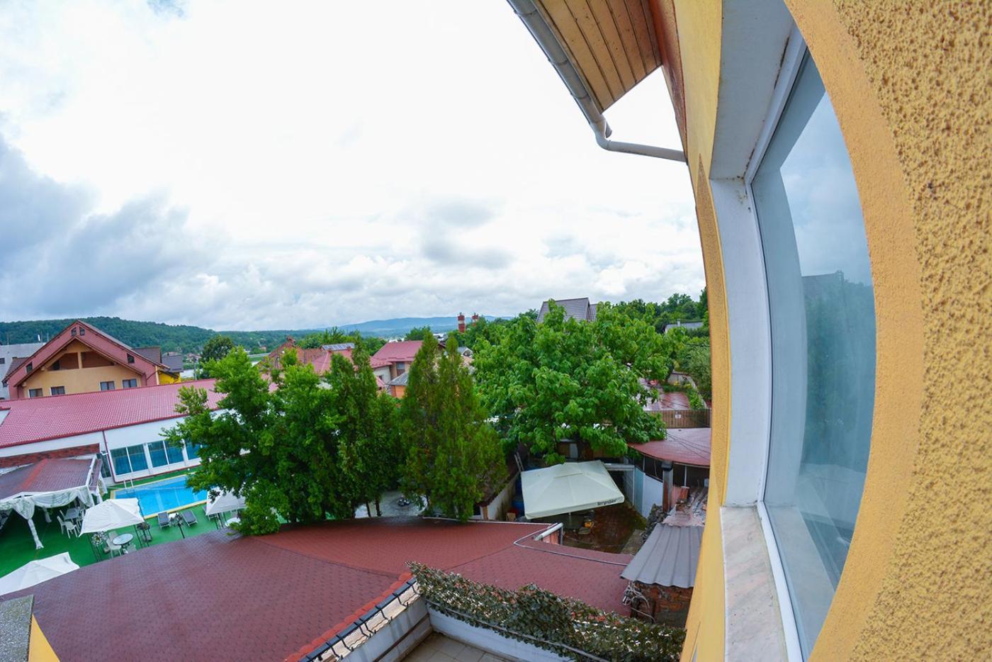 Pensiune Valentina Hotel Ramnicu Valcea Ngoại thất bức ảnh